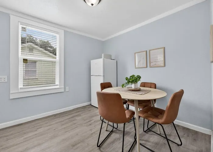 Unit 14b Sunny Near And Downtown Pensacola
