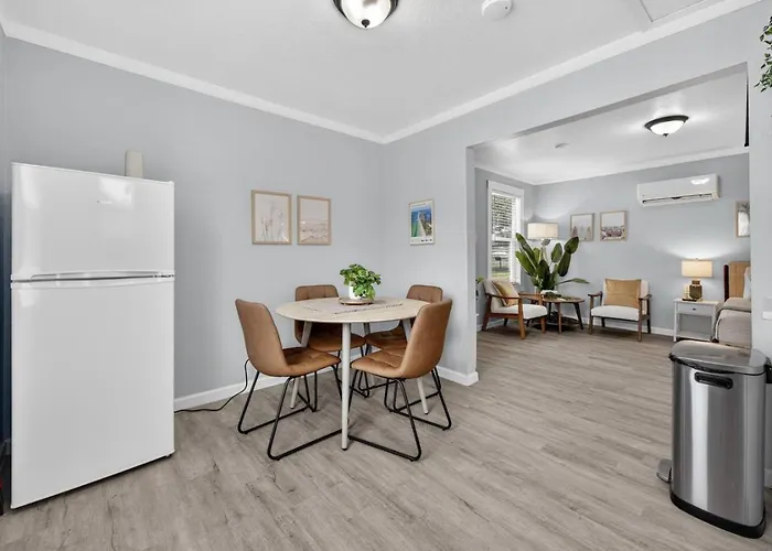 Unit 14b Sunny Near And Downtown Holiday home *