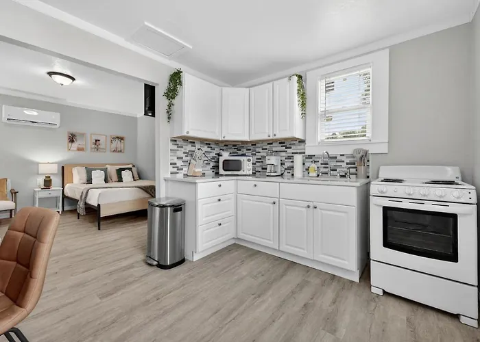 Unit 14b Sunny Near And Downtown Holiday home Pensacola