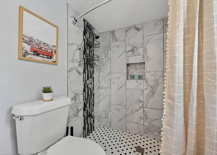 Unit 14b Sunny Near And Downtown Pensacola